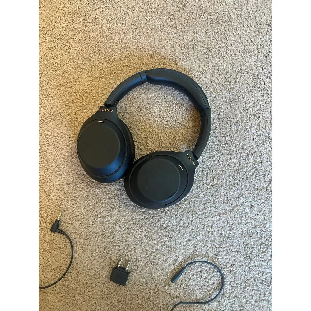 Sony XM4 headphones w/case+charger, excellent condition